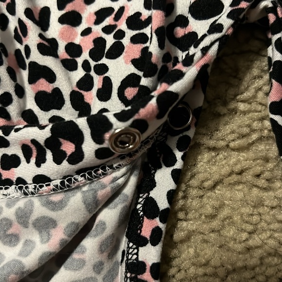 Baby girl 6 month pink leopard outfit - Picture 4 of 5